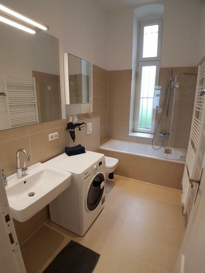 Lang Re By Rockchair Apartments L Superhost Status L 2 Bedrooms Boxspringbeds In City Center - Cozy Family & Business Flair Welcomes You! Berlin Kültér fotó